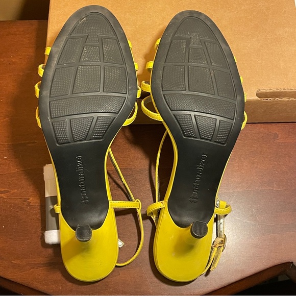Naturalizer Yellow Heel Sandals, size 6.5 - Picture 10 of 11